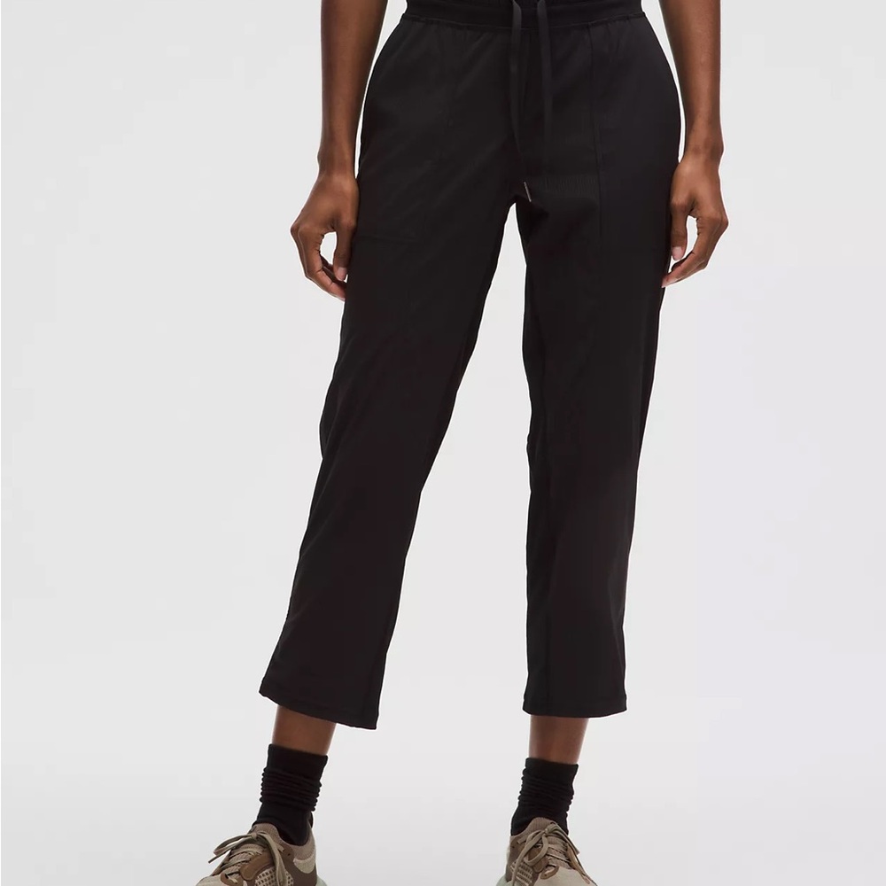 Lululemon Dance Studio Mid-Rise Black Cropped Pant Size 4